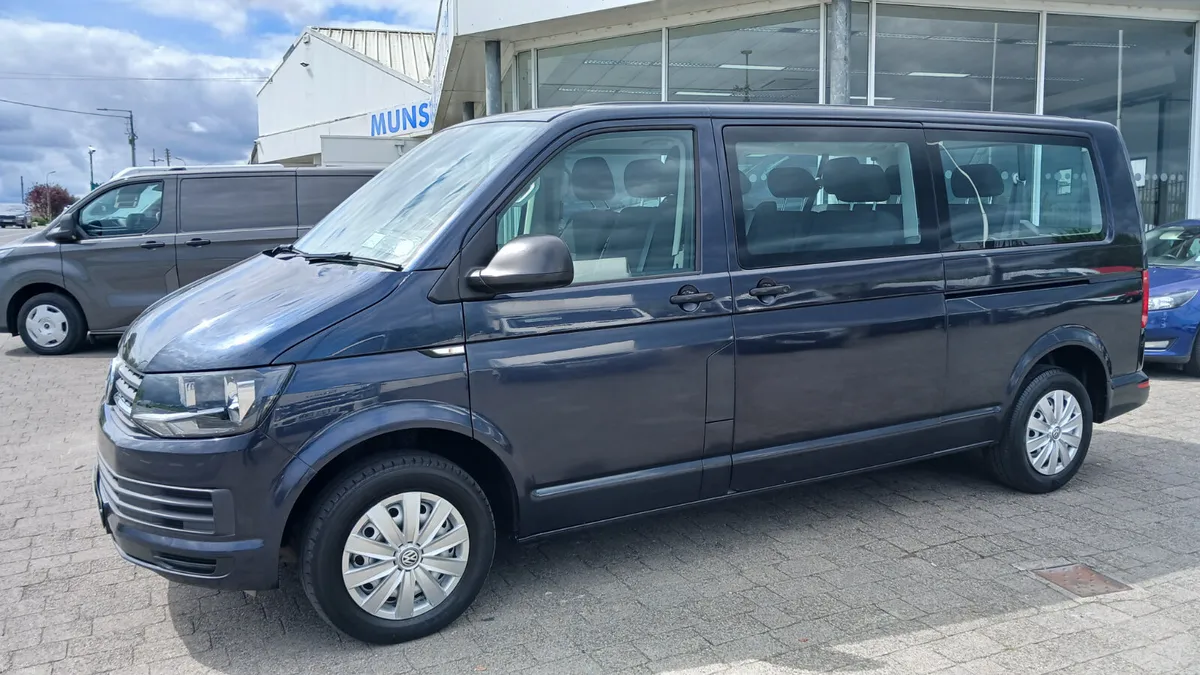 2019 VW SHUTTLE 9 SEAT PRIVATE OWNED, VW HISTORY - Image 1