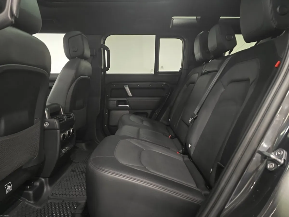 Land Rover Defender Diesel Estate X-Dynamic S - Image 4