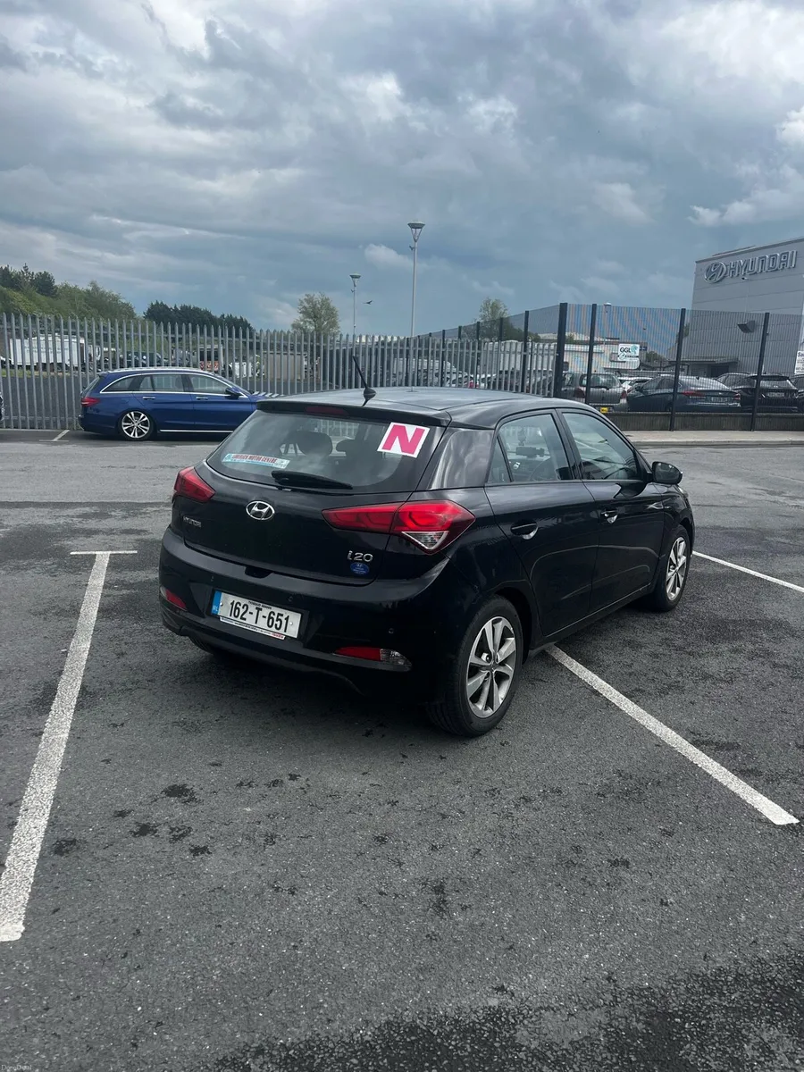 2016 Hyundai i20 Deluxe - Image 3