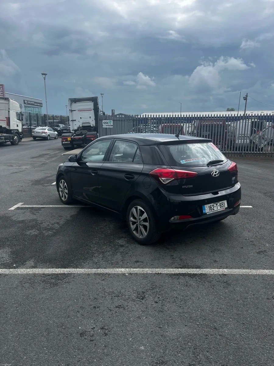 2016 Hyundai i20 Deluxe - Image 4