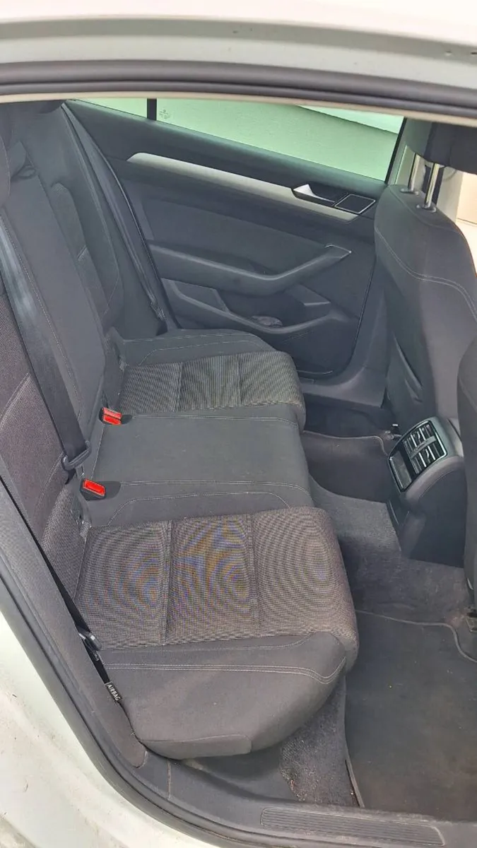 Volkswagon Passat - Image 4