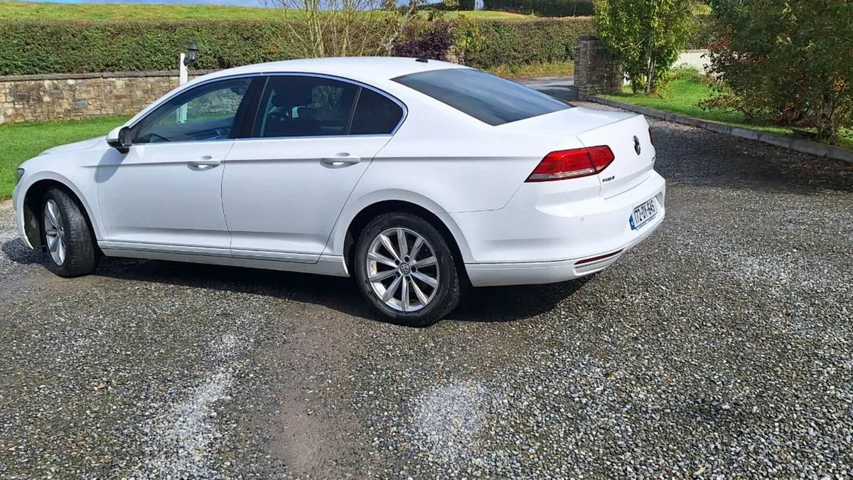 Volkswagon Passat - Image 2