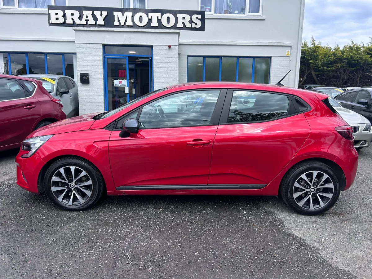 2023 RENAULT CLIO 1.3 PETROL AUTO Equilibre - Image 3