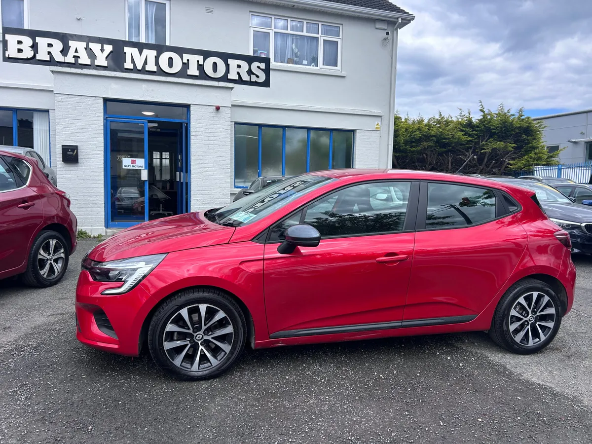 2023 RENAULT CLIO 1.3 PETROL AUTO Equilibre - Image 1