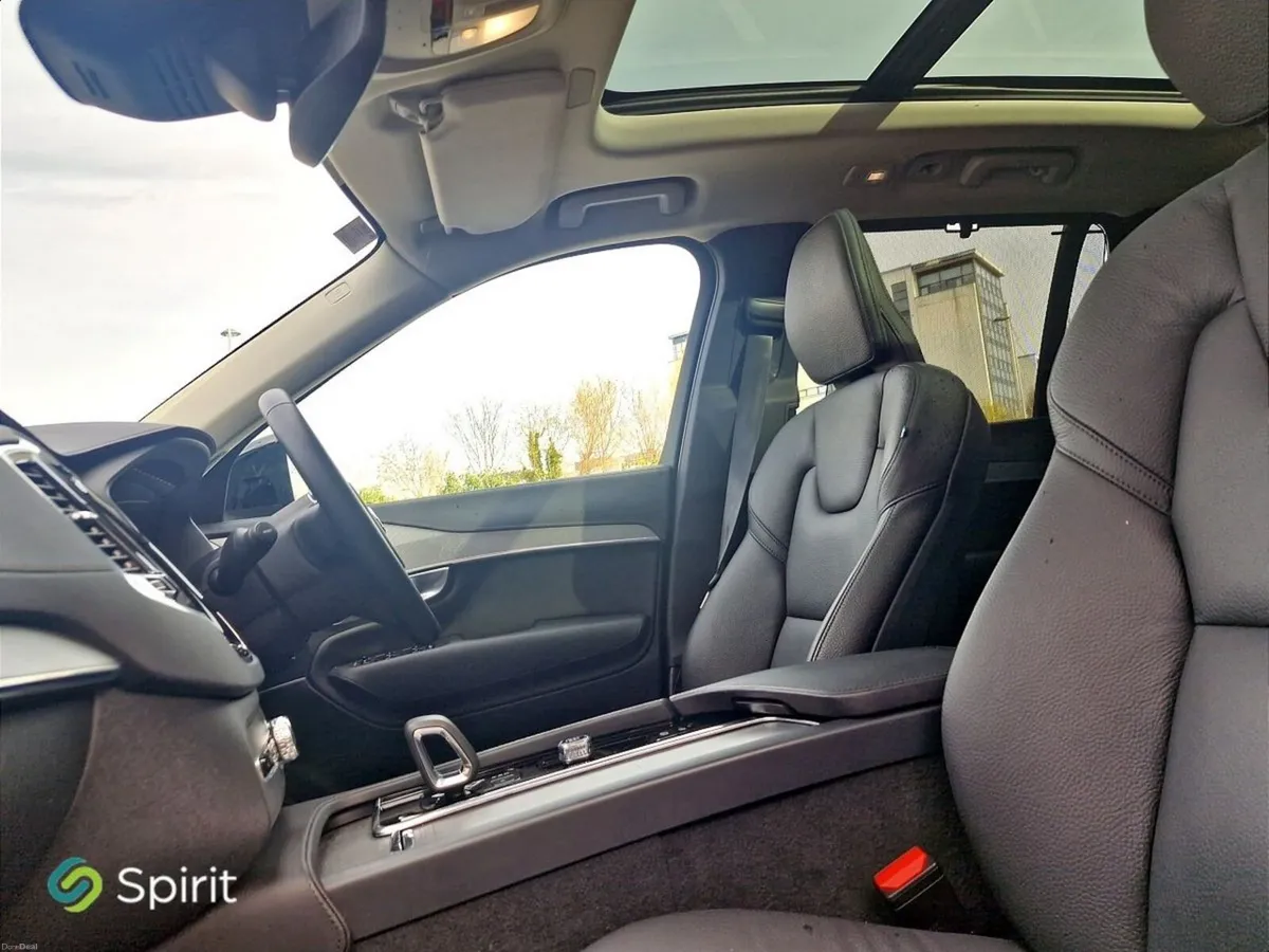 Volvo XC90 T8 Plug In Hybrid, AWD Plus (Bright The - Image 4