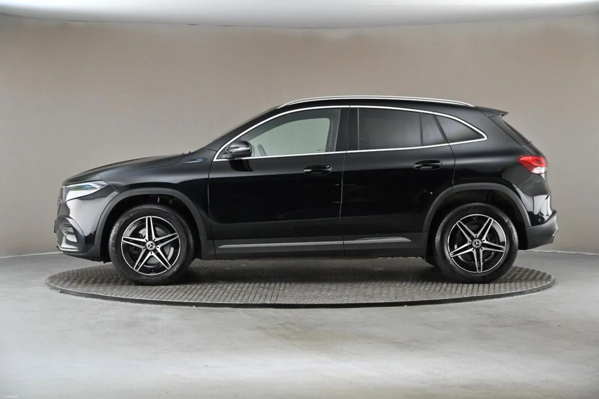 Mercedes-Benz EQA 250 AMG LINE 66.5 KWH **LEATHER* - Image 5