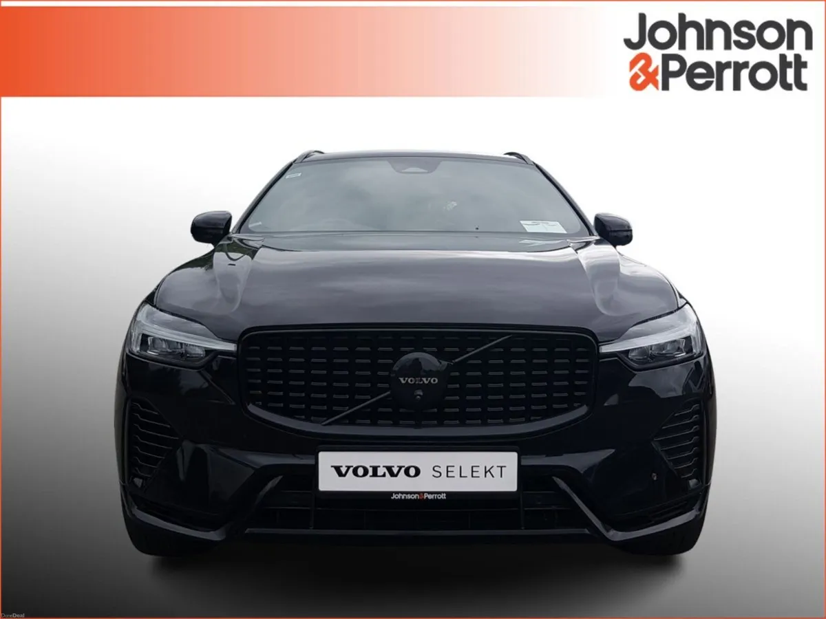 Volvo XC60 T6 350hp AWD Plus Black Edition - Image 4