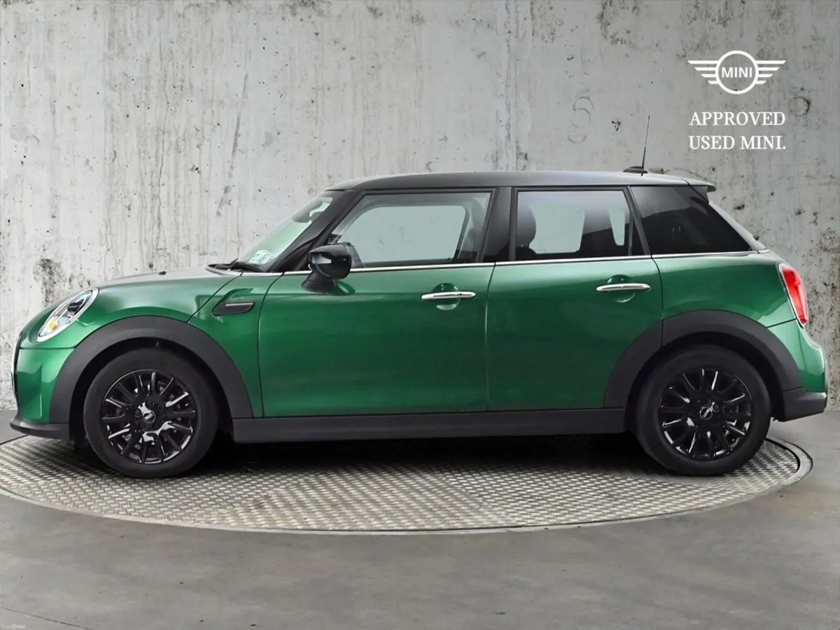 Mini Cooper 5-Door Cooper Classic - Image 3