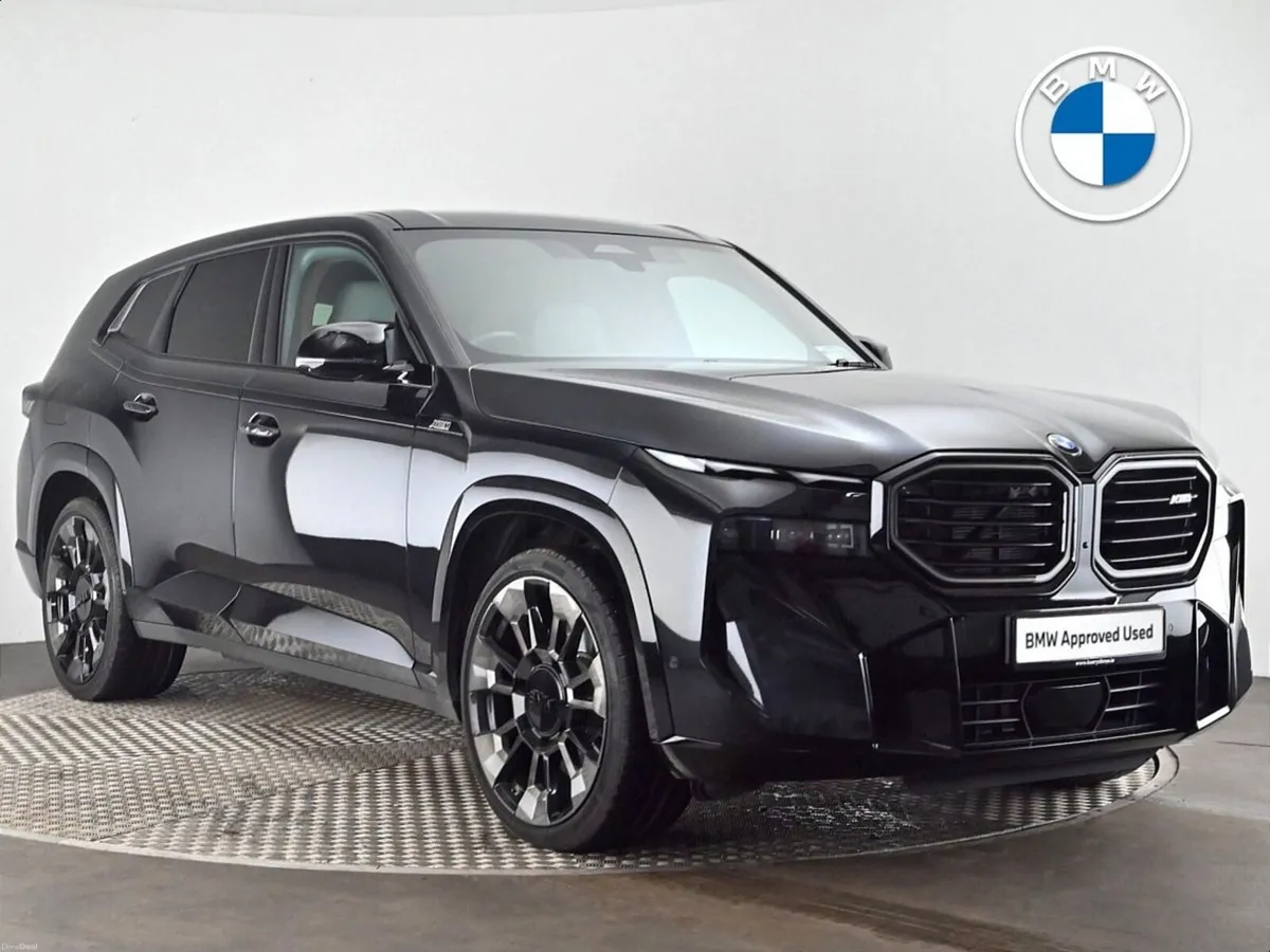 BMW XM 50e - Image 1