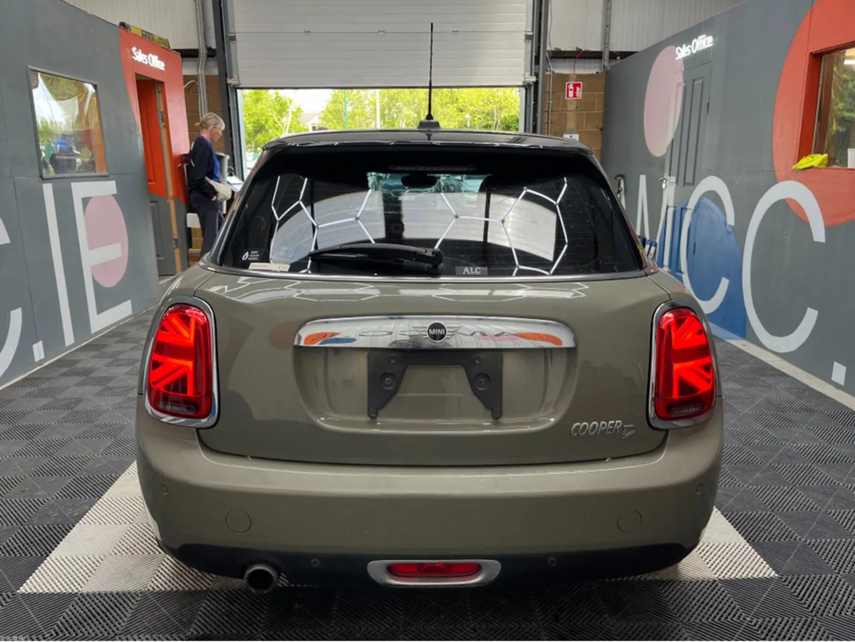Mini Cooper 2019 MINI COOPER D 1.5 AUTOMATIC / CRU - Image 3