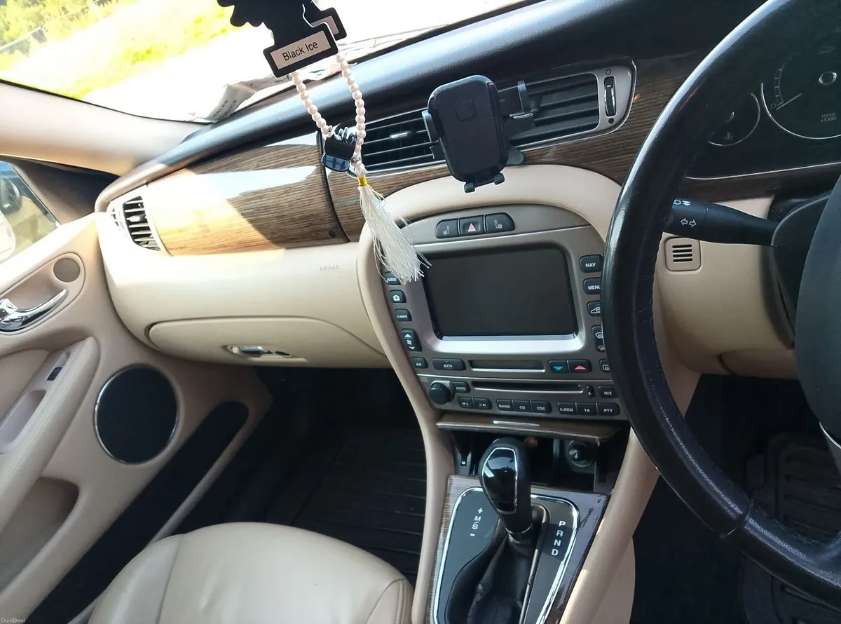 Jaguar X-Type 2011 - Image 2