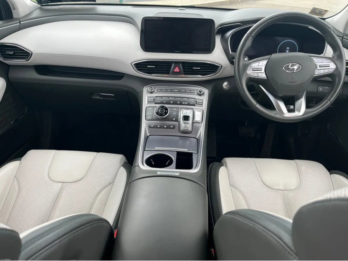 Hyundai Santa Fe PHEV 5DR AUTO - Image 3