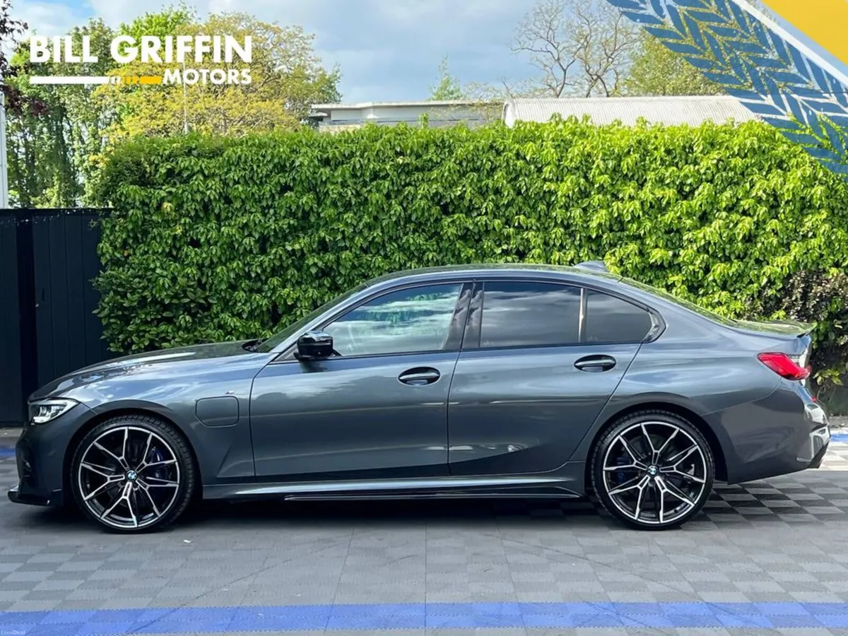 BMW 3-Series 330e M-SPORT COMPETITION 2.0 HYBRID / - Image 3