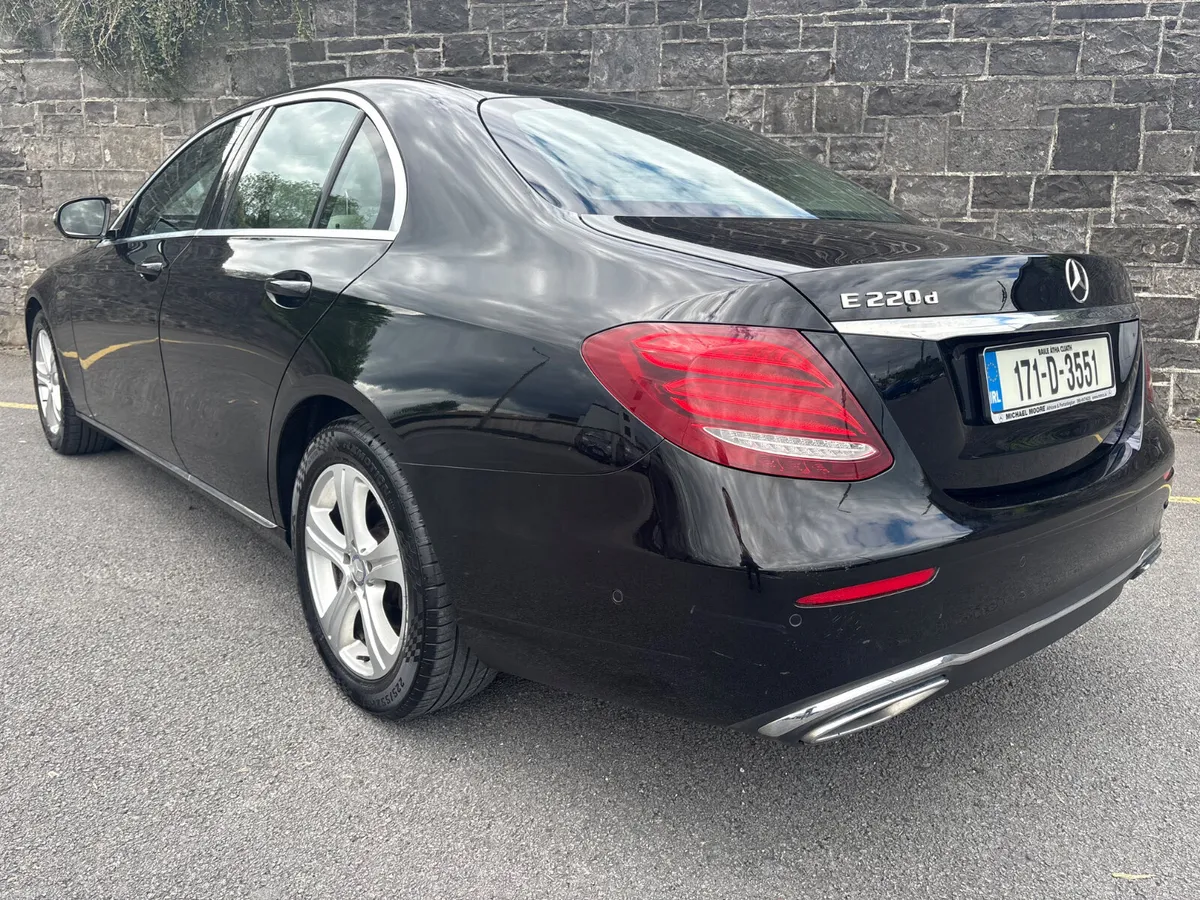 17 Merc E220 Avantgarde Full Merc Service history! - Image 2