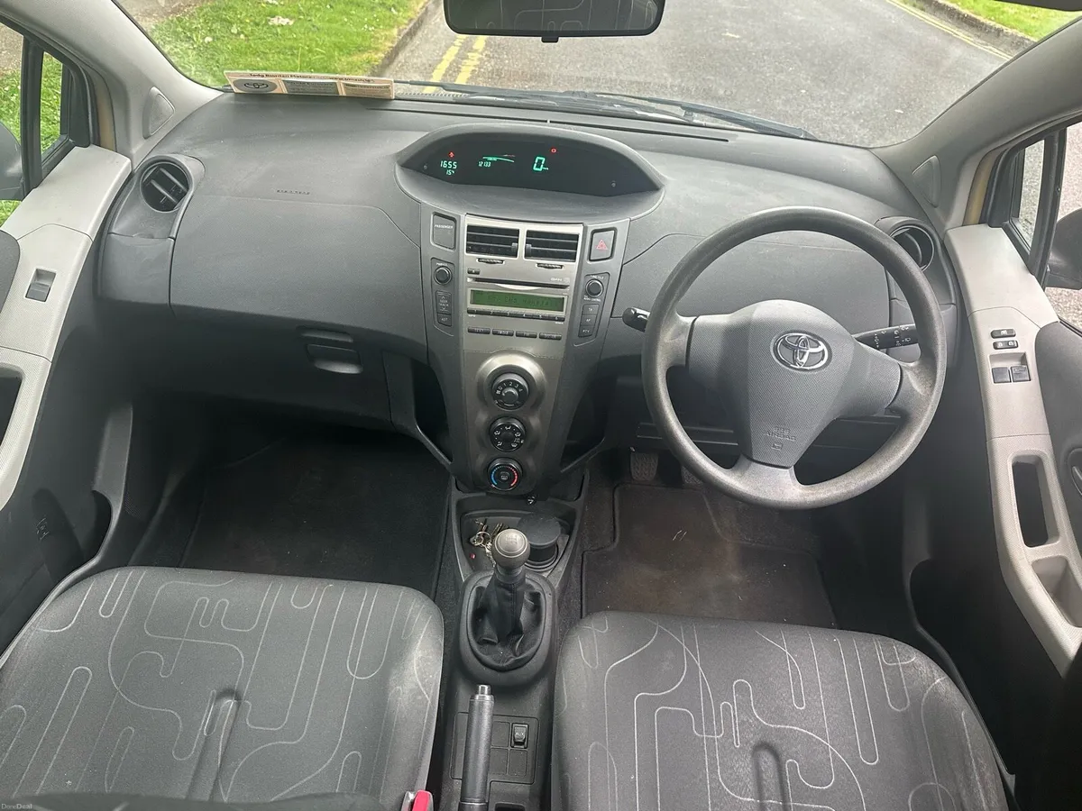 Toyota Yaris VVTI *NCT 05/27, tax 06/26* - Image 4