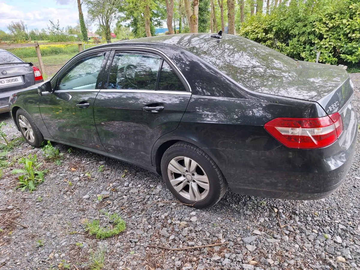 Mercedes E220 6 speed manual Diesel - Image 4