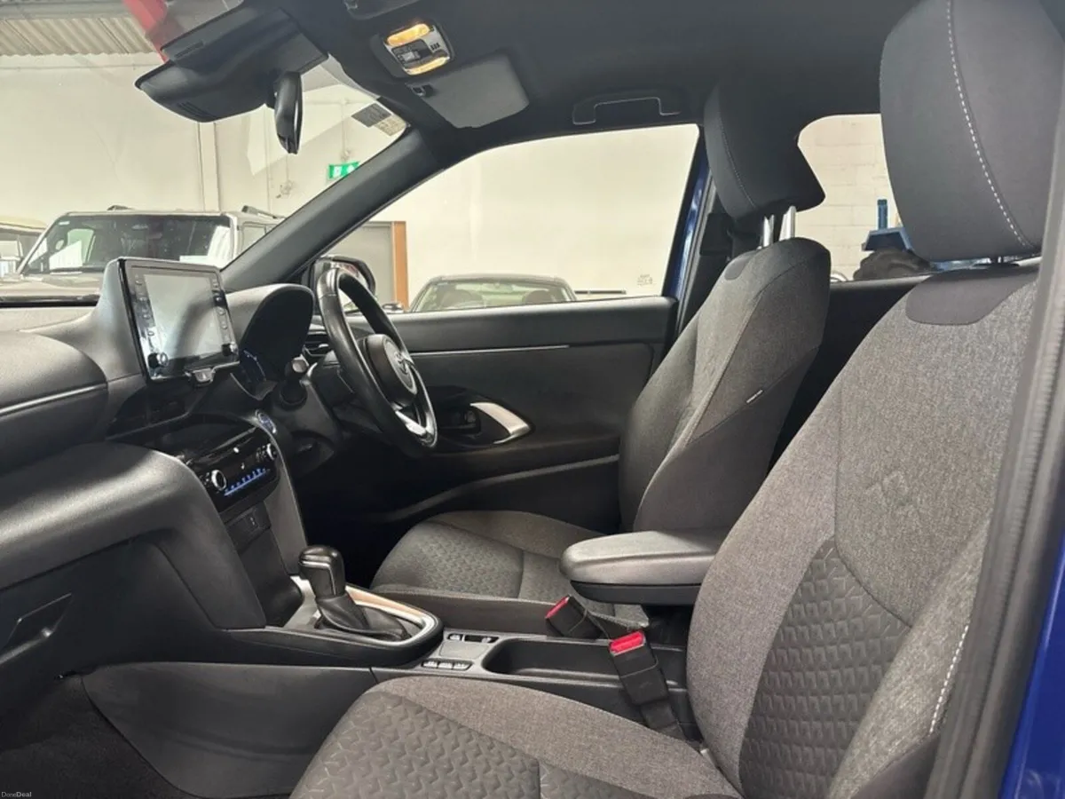 Toyota Yaris Cross LUNA SPORT 4DR AUTO CROSS - Image 6