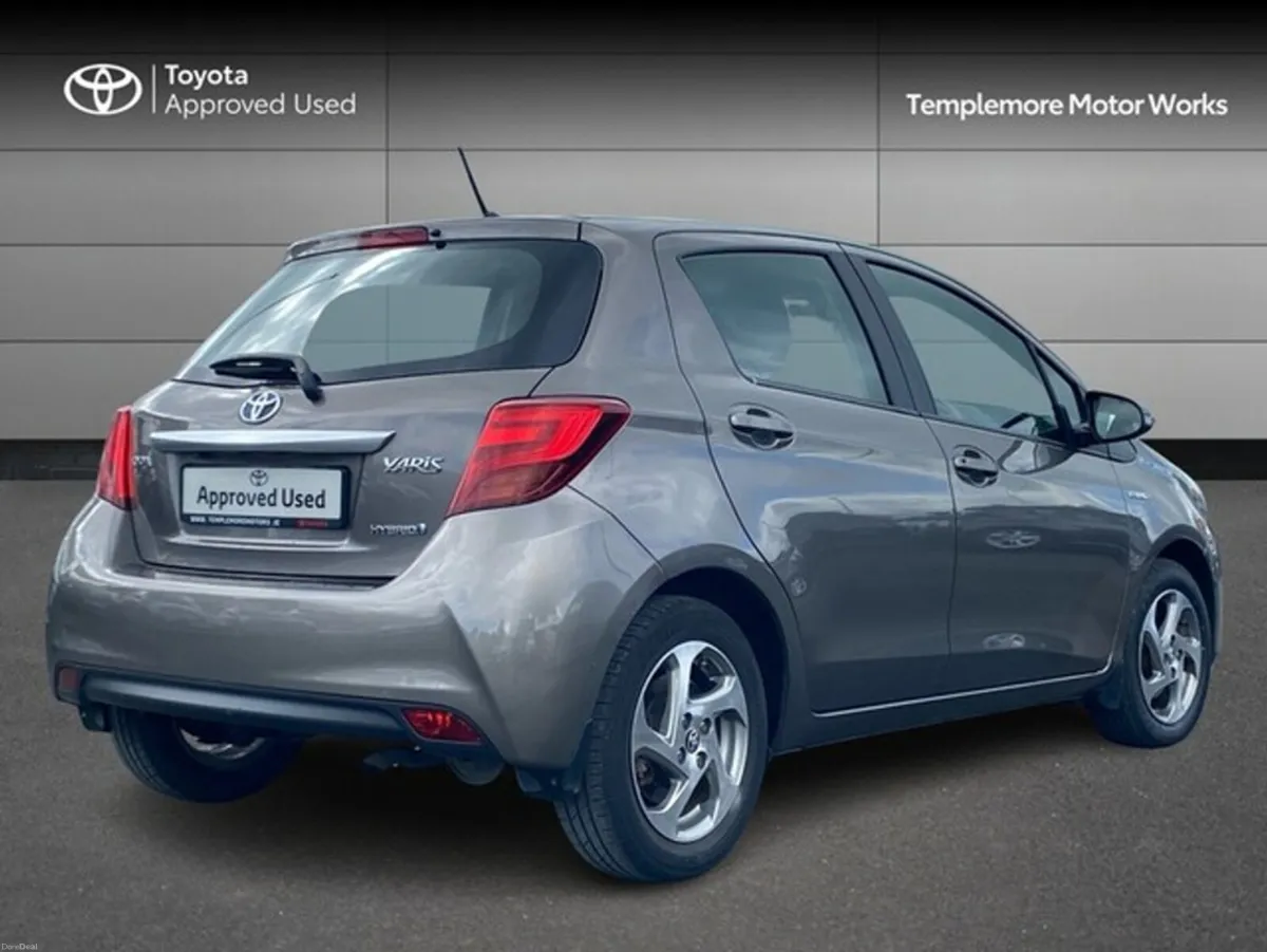 Toyota Yaris HYBRID LUXURY MC 4DR AUTO - Image 2