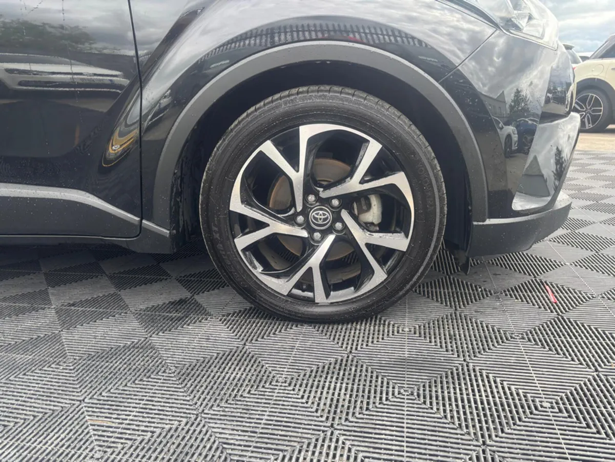 Toyota C-HR Toyota CHR 1.8 self charging hybrid, l - Image 3