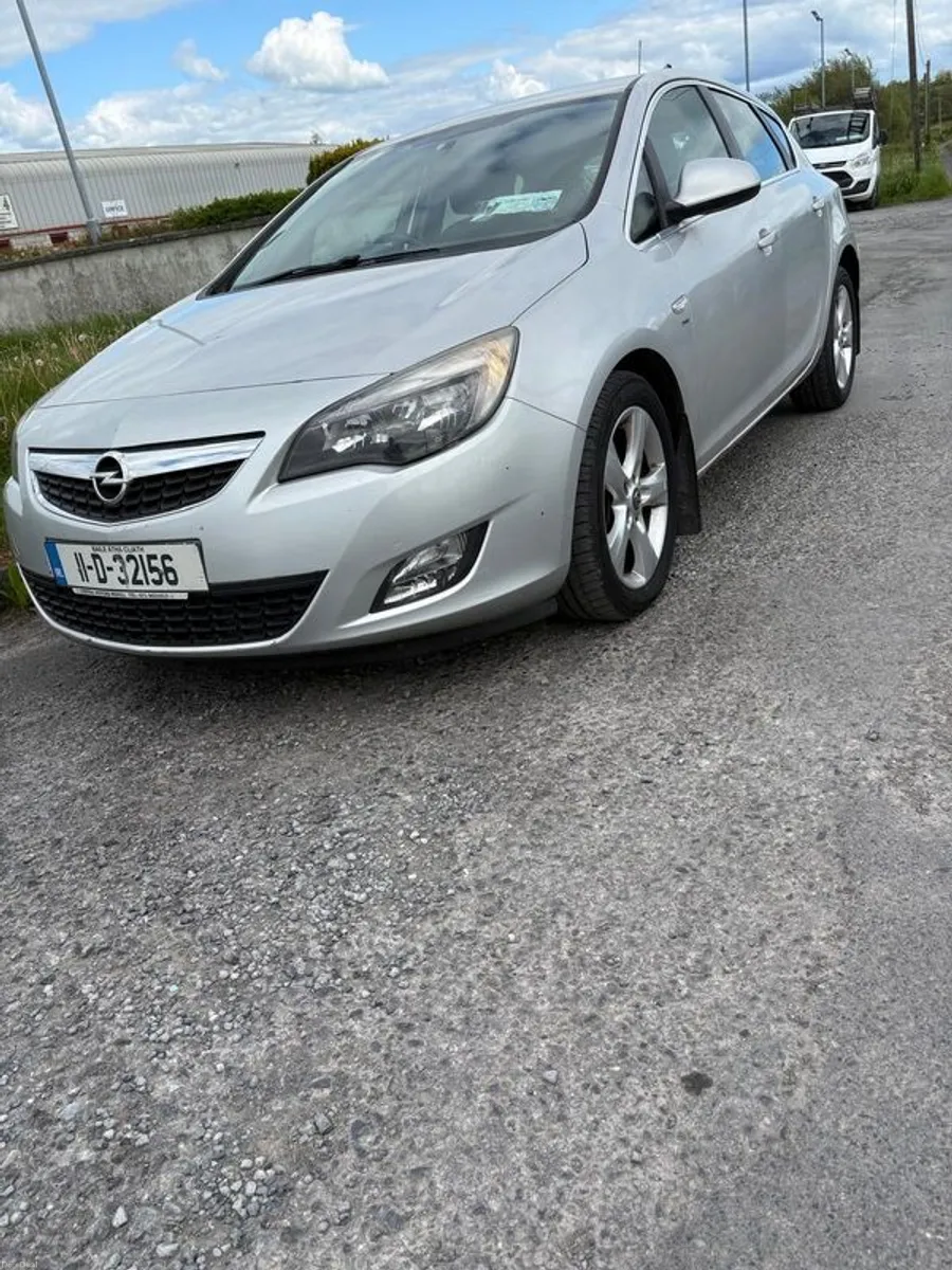 2011 Opel Astra - Image 2