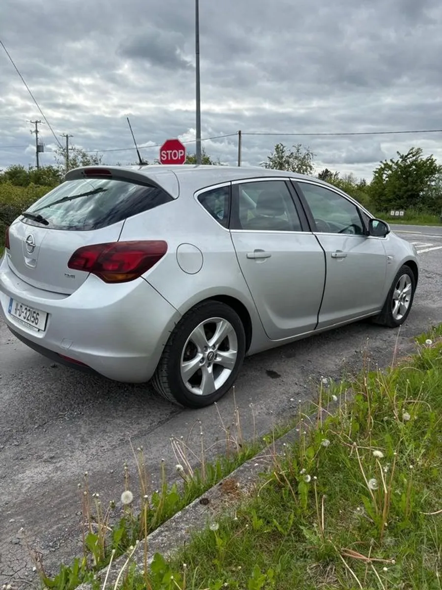 2011 Opel Astra - Image 4