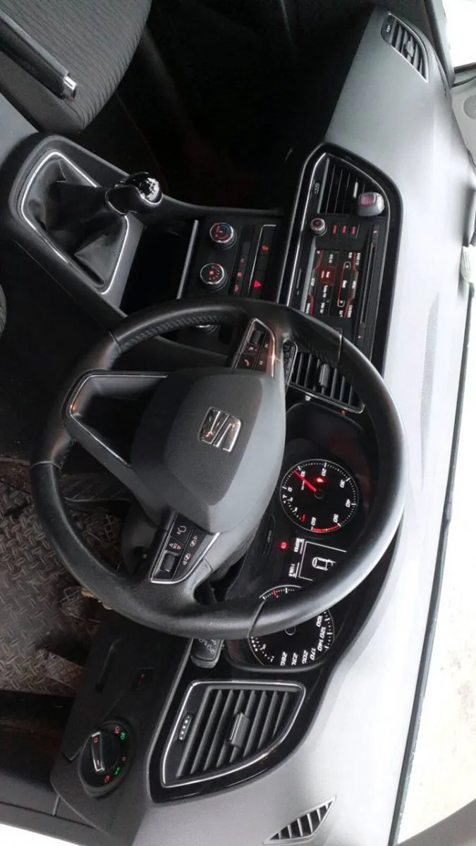 Seat Leon 1.6tdi 152 spotless - Image 4