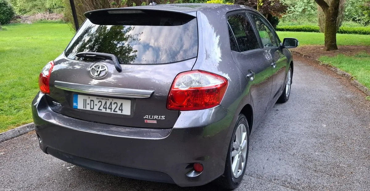 11 Toyota Auris  , FSH,   ONE Lady Owner - Image 4