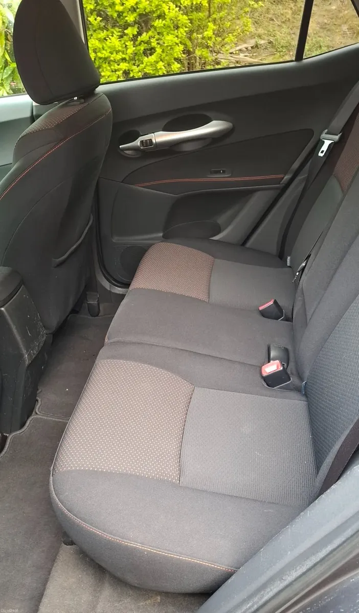 11 Toyota Auris  , FSH,   ONE Lady Owner - Image 2