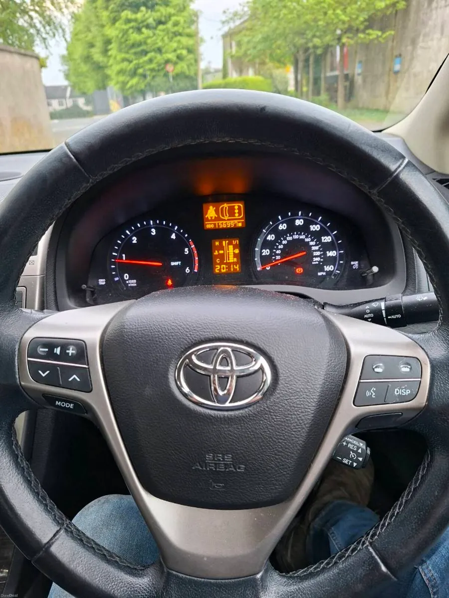TOYOTA AVENSIS 2012 LOW MILES - Image 6