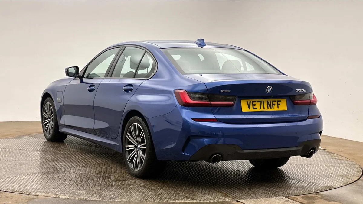 2022 BMW 330e M Sport X Drive - Image 2