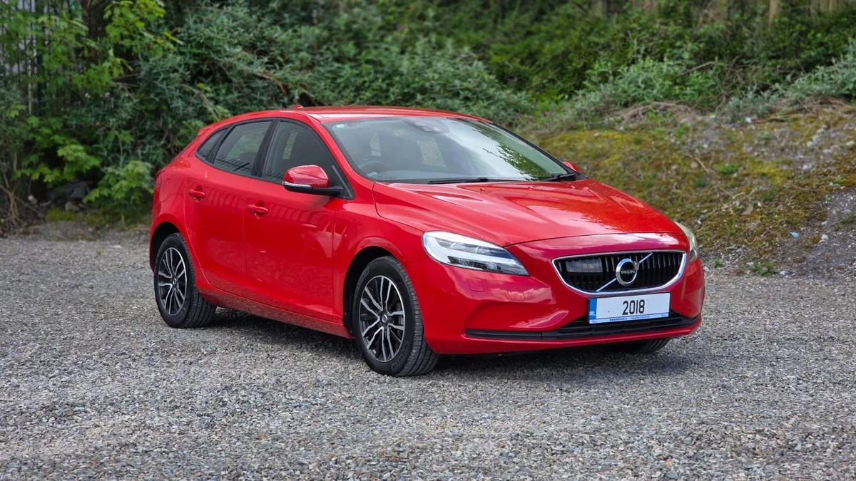 2018 Volvo V40 Kinetic Automatic - Image 1