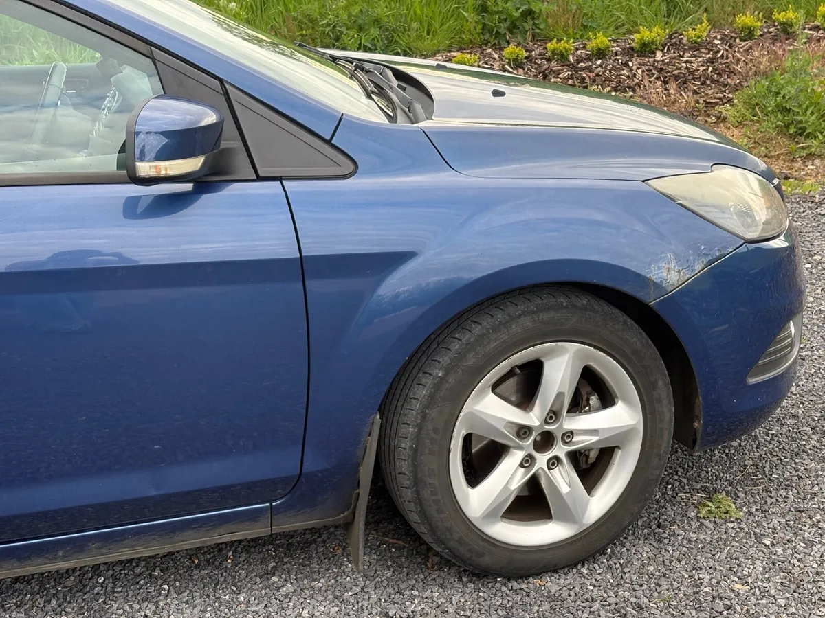 Ford Focus 2009 - Image 2