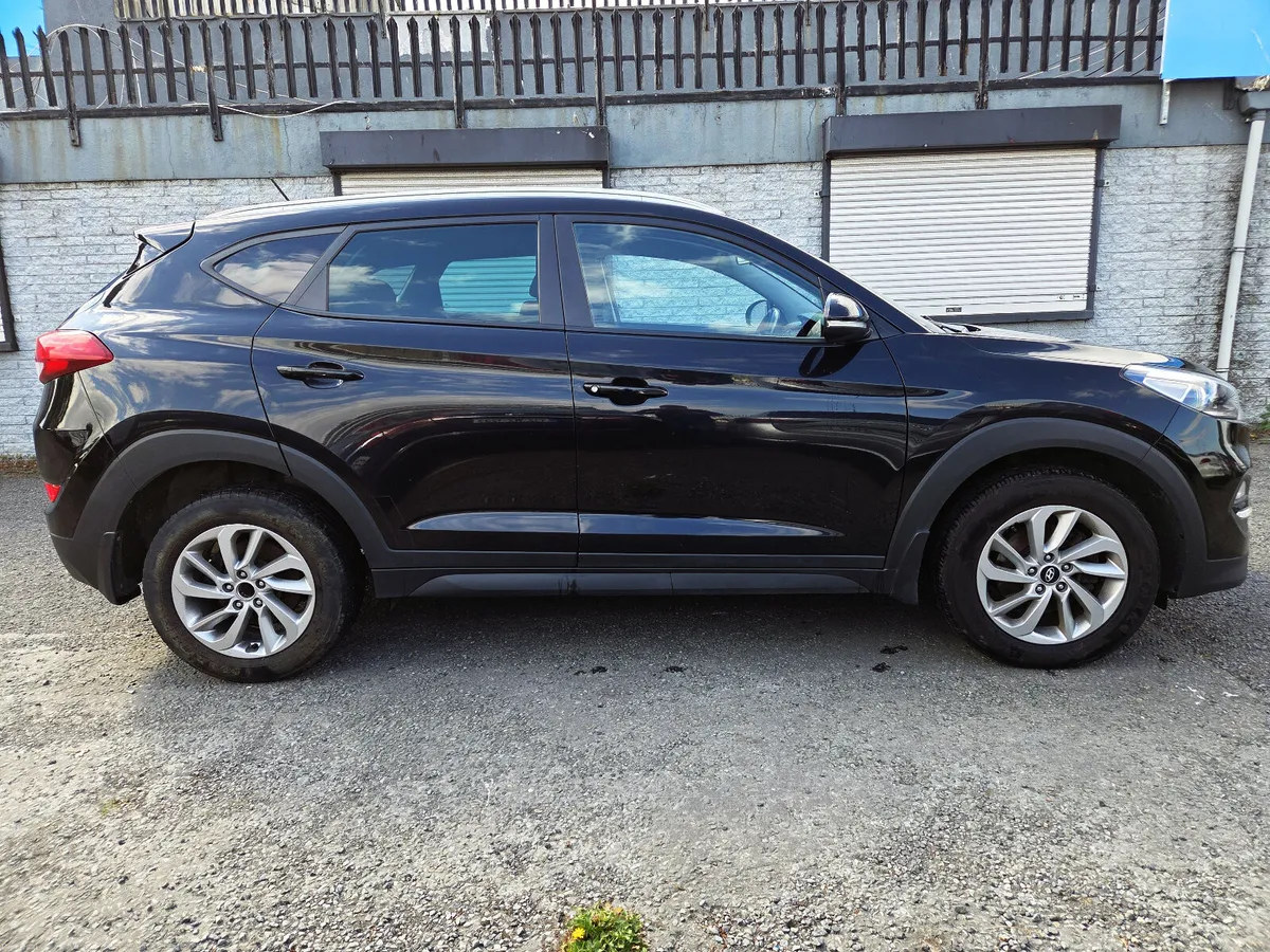 162 HYUNDAI TUCSON Low KM New NCT Waranty V.Clean - Image 4