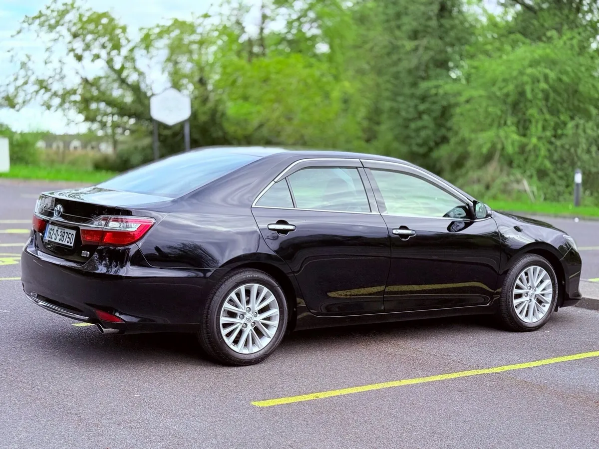 Toyota Camry Hybrid - Image 4