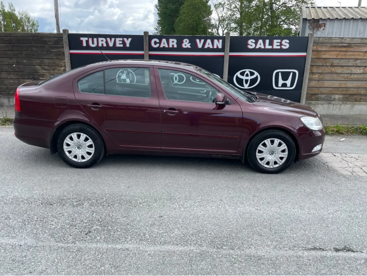 Skoda Octavia AMBIENTE 1.6 CR TDI 105HP 5DR - Image 3