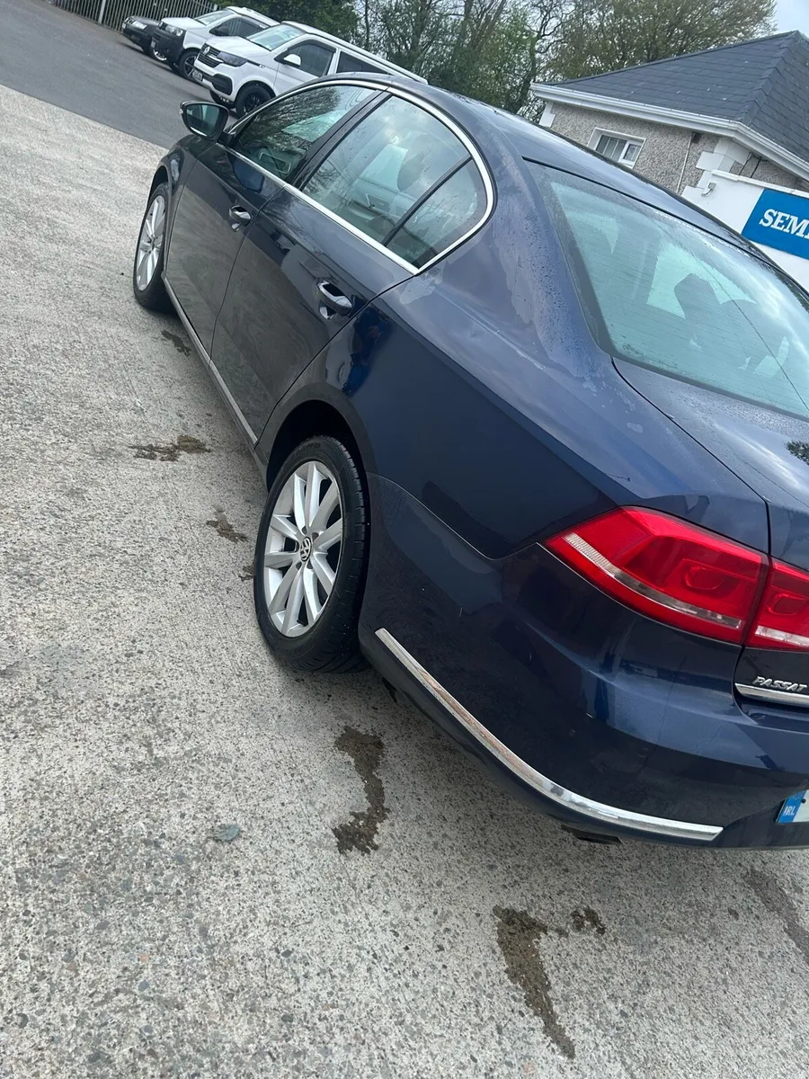 Volkswagen Passat - Image 2