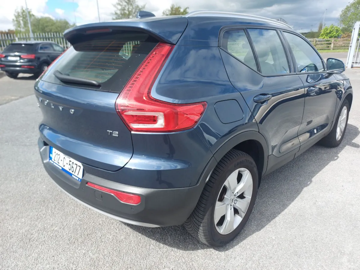 Volvo XC40 T2 MOMENTUM 5DR - Image 4