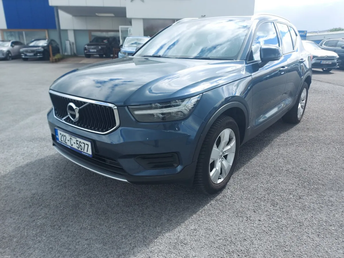 Volvo XC40 T2 MOMENTUM 5DR - Image 2