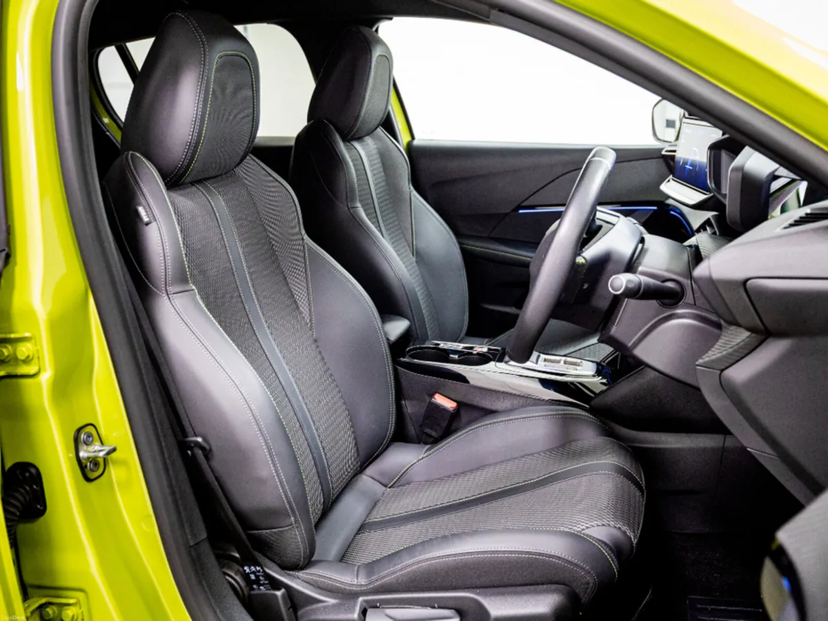 Peugeot 208 E-GT 51kWh Auto 155HP - Image 3