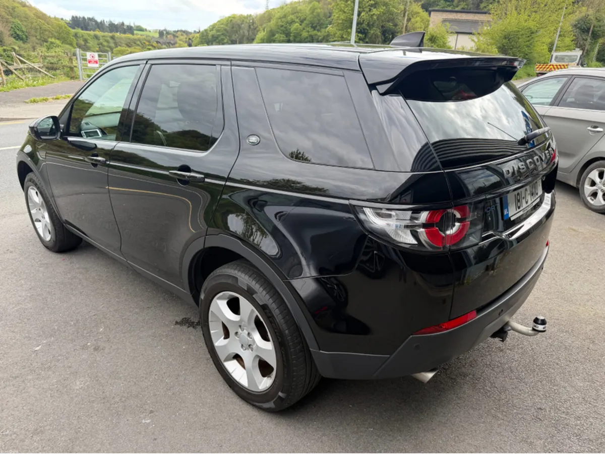 Land Rover Discovery Sport 2.0 SE TECH EDITION NCT - Image 4