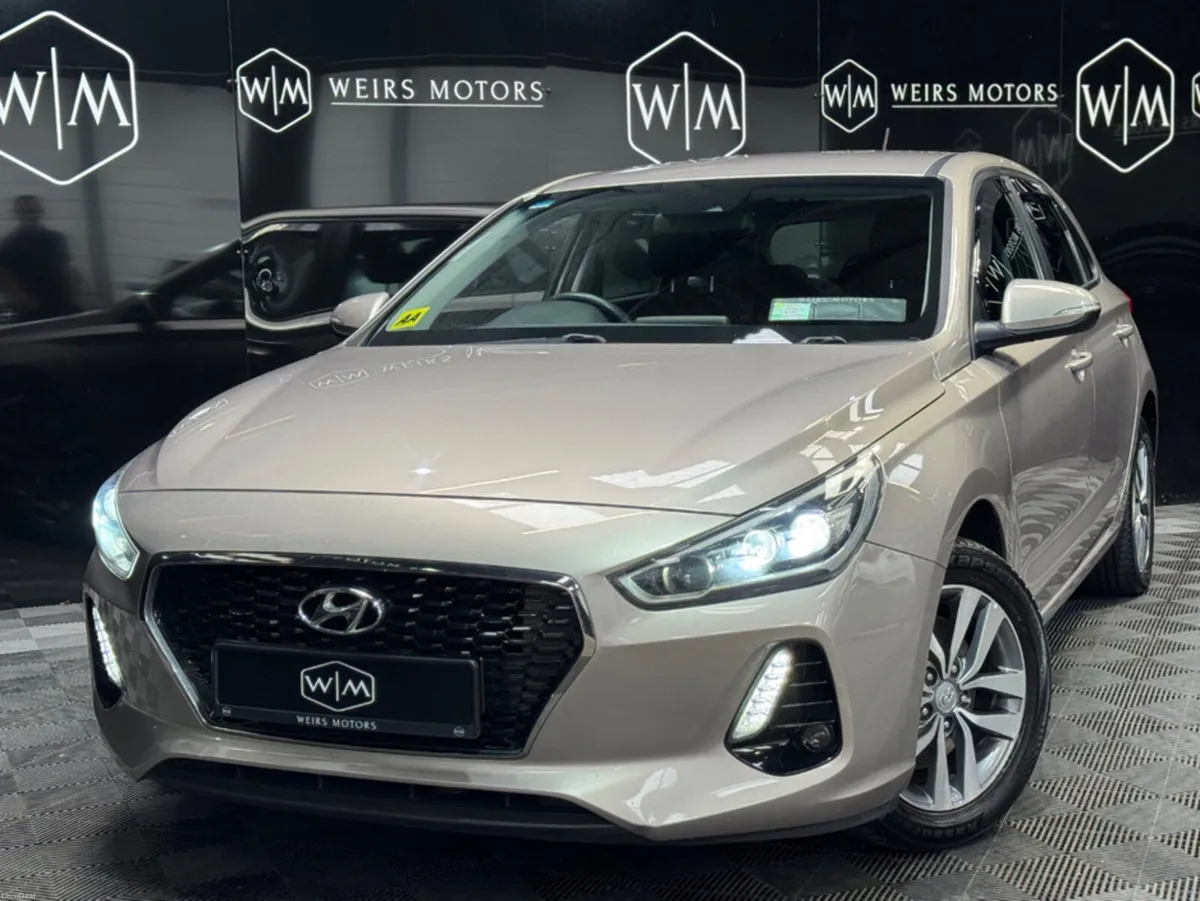 Hyundai i30 1.6 DIESEL DELUXE 5DR LOW MILEAGE - Image 2
