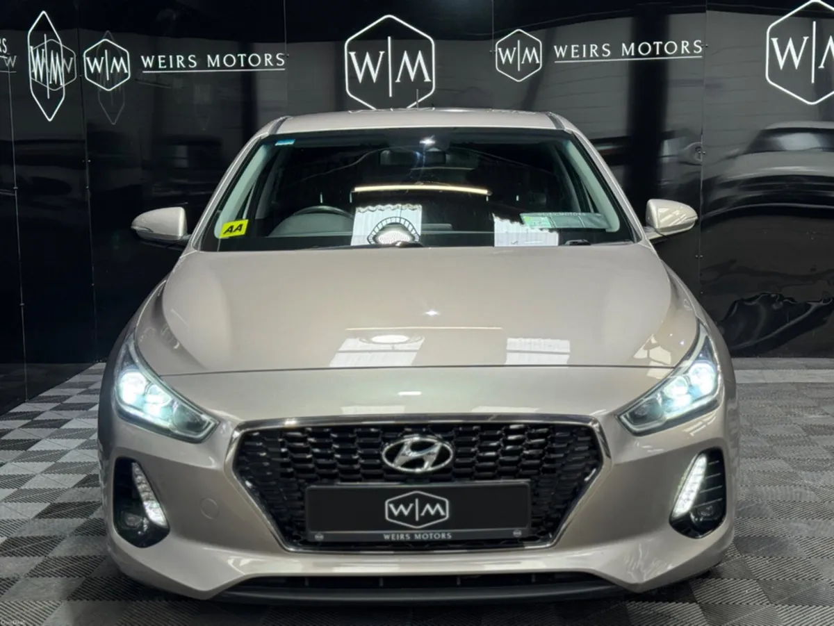 Hyundai i30 1.6 DIESEL DELUXE 5DR LOW MILEAGE - Image 4