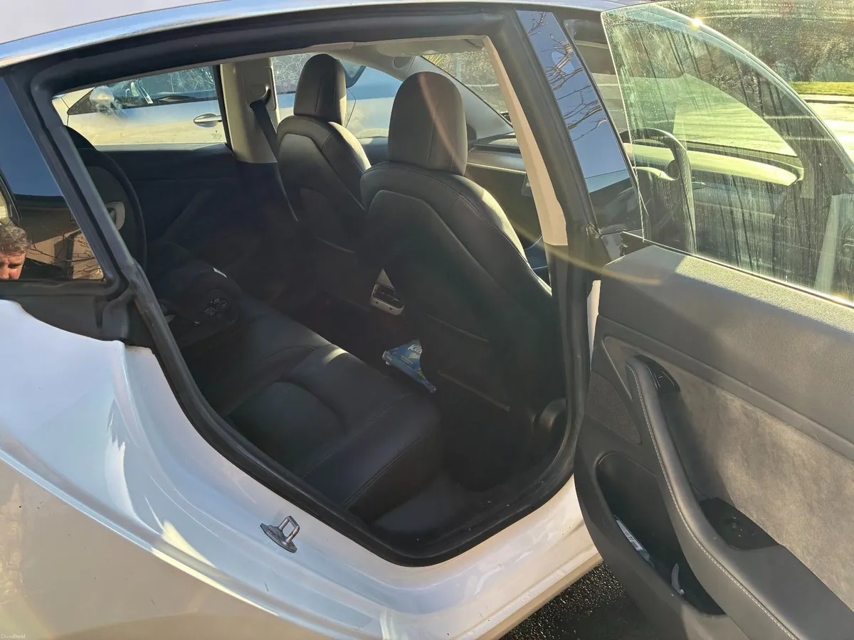 Tesla Model 3 2019 - Image 4
