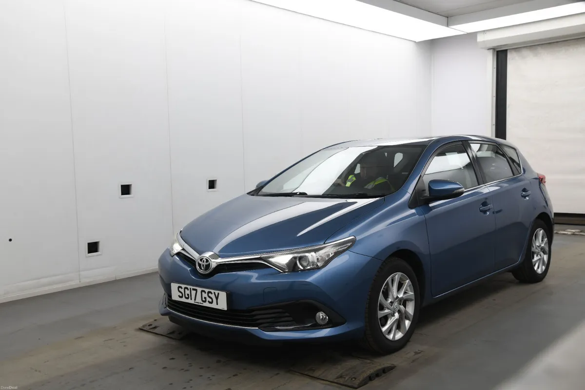2017 Toyota Auris 1.2T Icon - Image 2