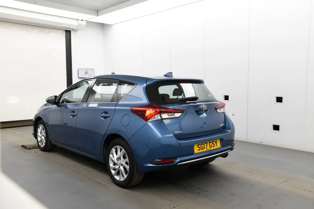 2017 Toyota Auris 1.2T Icon - Image 3