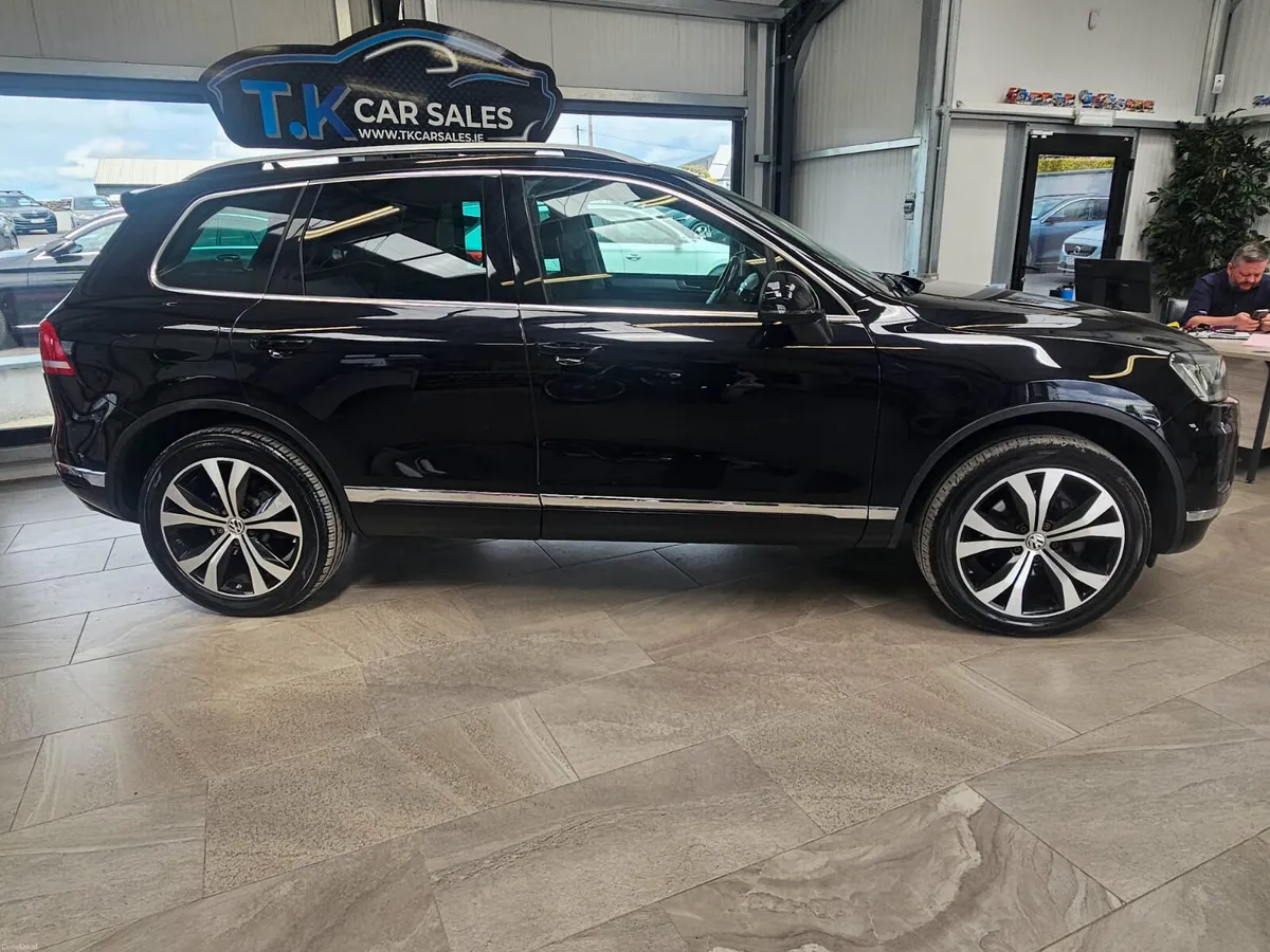 17 VOLKSWAGEN TOUAREG 5 SEATER COMMERCIAL - Image 3