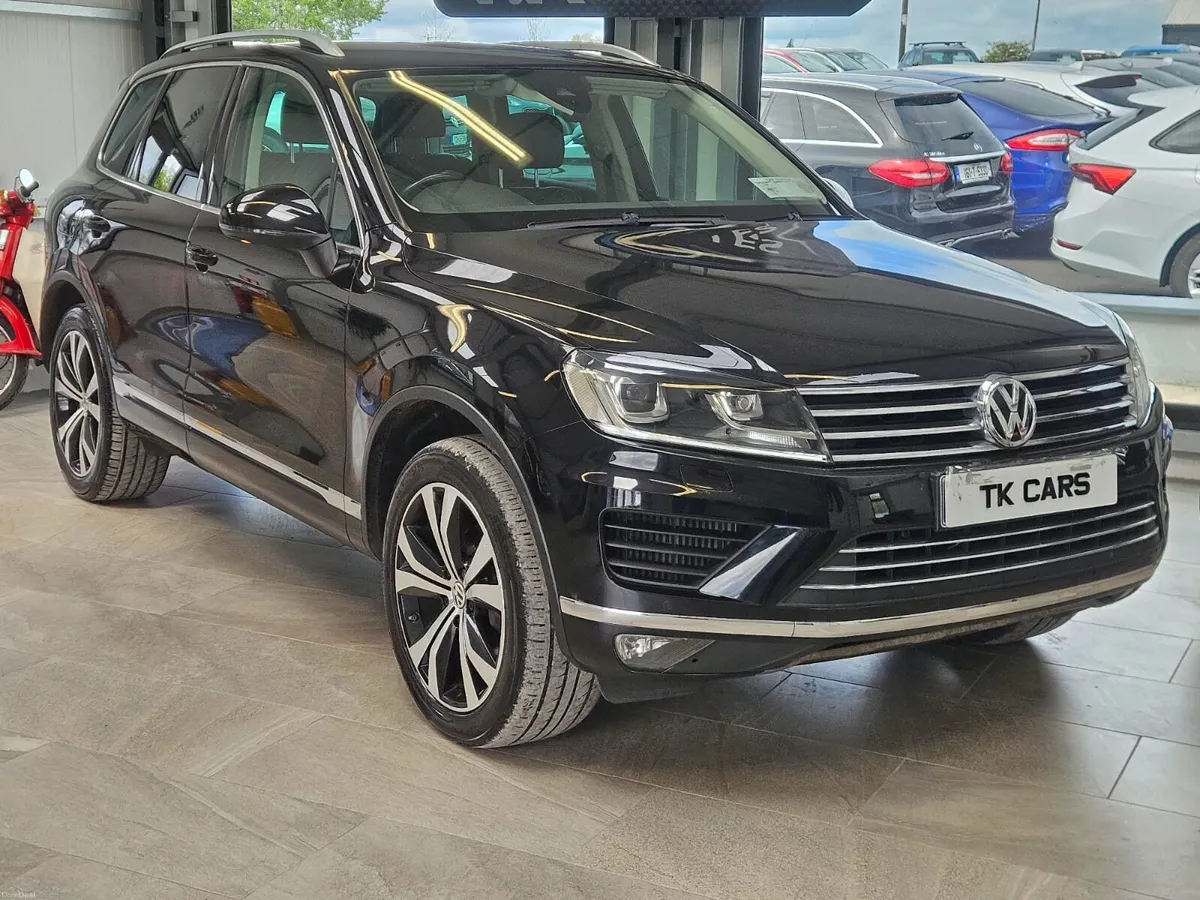 17 VOLKSWAGEN TOUAREG 5 SEATER COMMERCIAL - Image 1