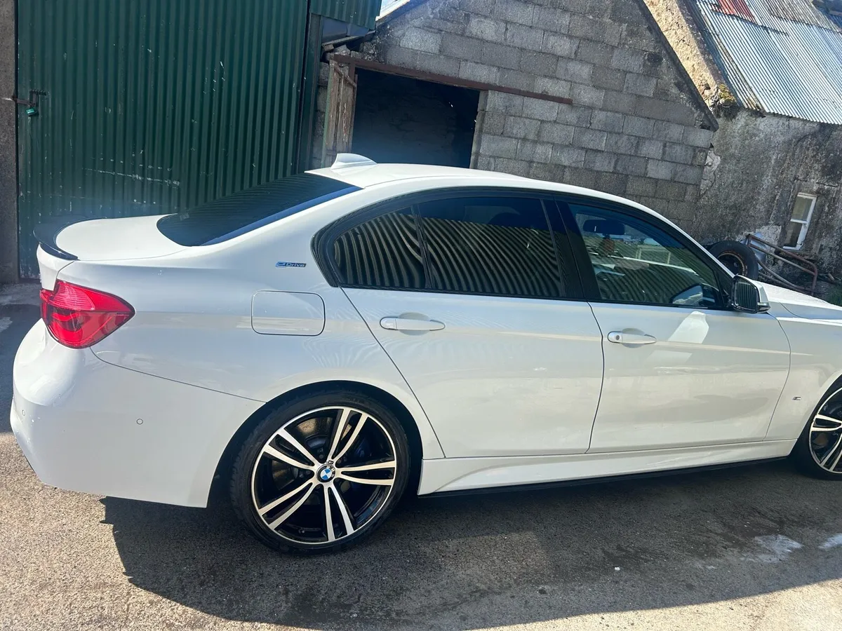 2017 BMW 330e petrol hybrid - Image 3