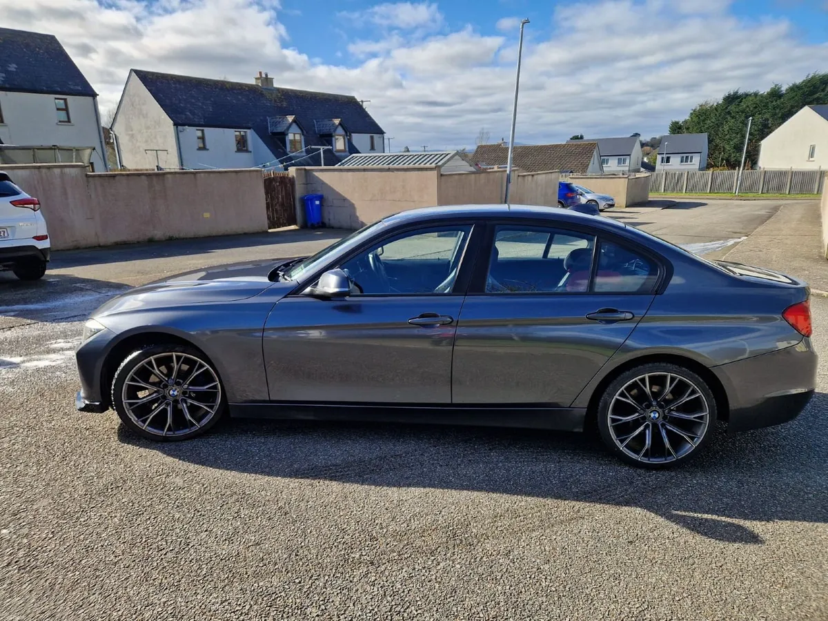 BMW 3-Series 2014 - Image 2