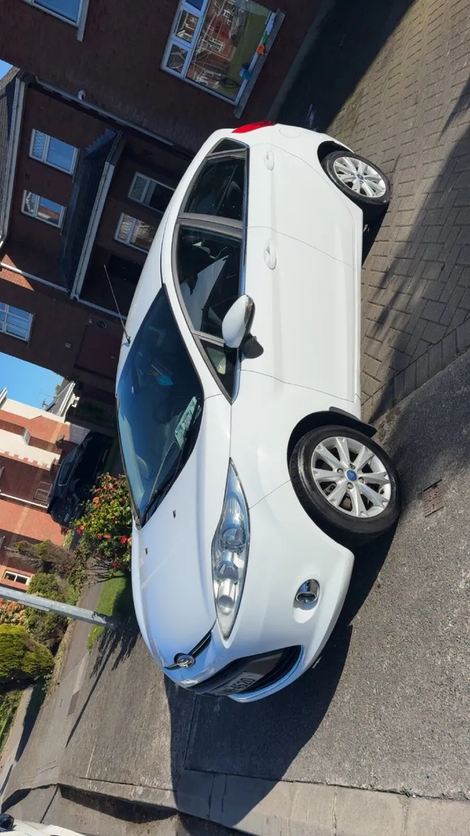 Ford Fiesta 2011 - Image 1